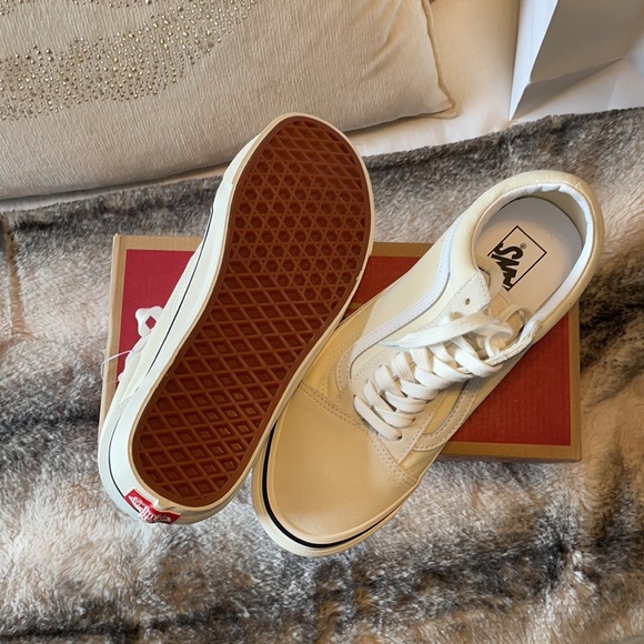 BRAND NEW VANS - Picture 3 of 3